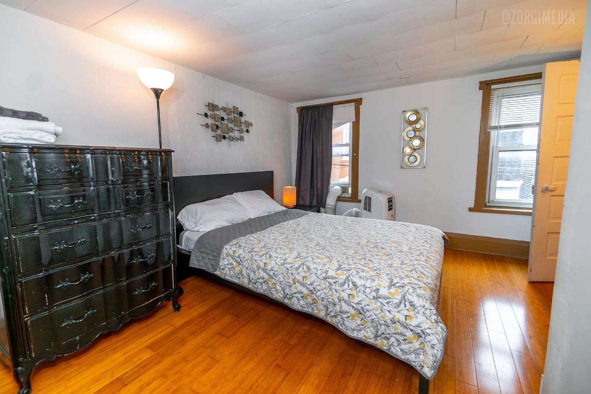 Apartment Charming - Pittsburgh's Little Italy *